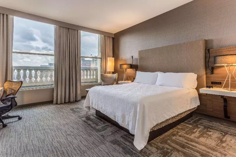 سوییت لوکس, Hilton Garden Inn Indianapolis Downtown
