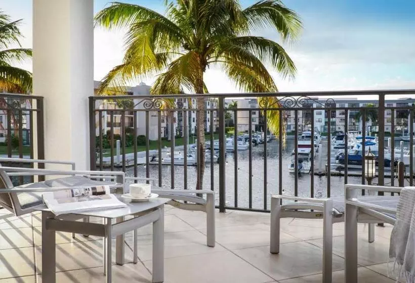 スイート, Naples Bay Resort And Marina