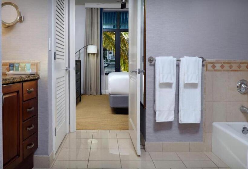 스위트, Naples Bay Resort And Marina