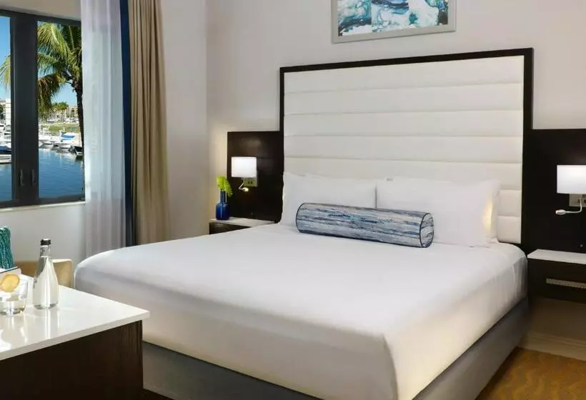 スイート, Naples Bay Resort And Marina