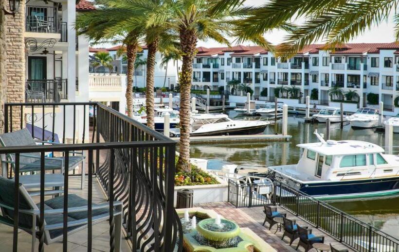 장애인을 위한 킹사이즈 침대 스탠다드 룸, Naples Bay Resort And Marina