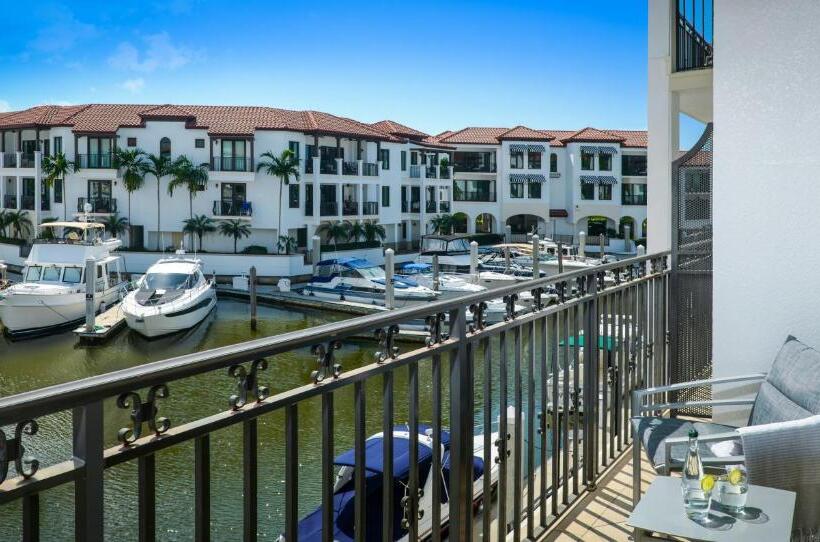 디럭스 룸 킹사이즈 침대, Naples Bay Resort And Marina