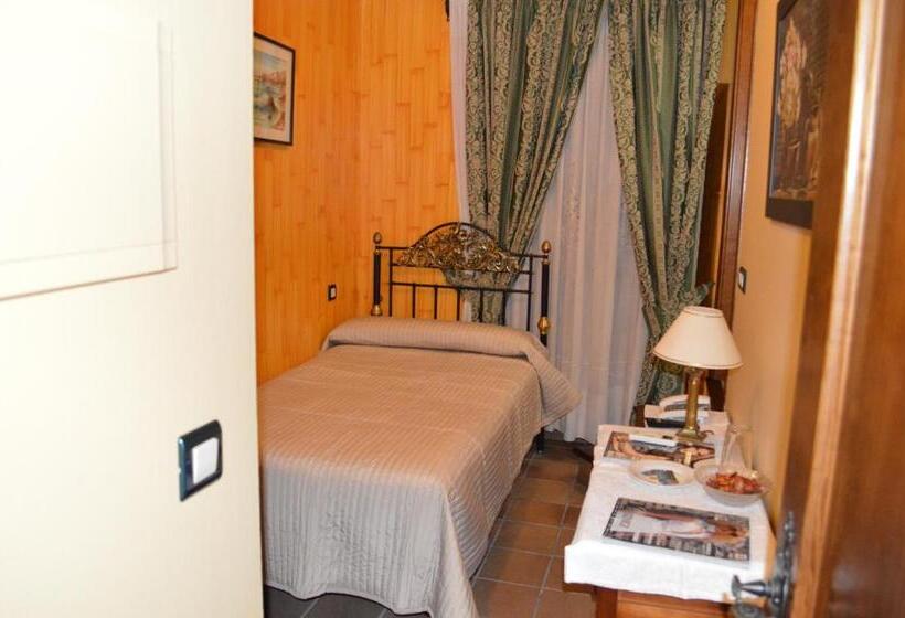 标准单人间, Plaza De Toros