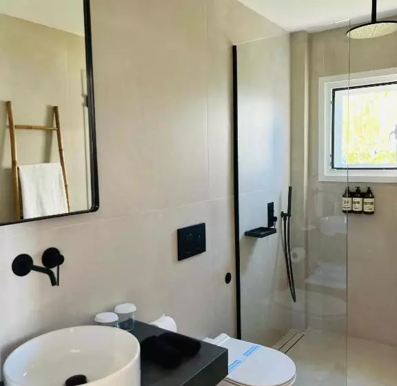 Deluxe Suite Sea View, Portobello Boutique