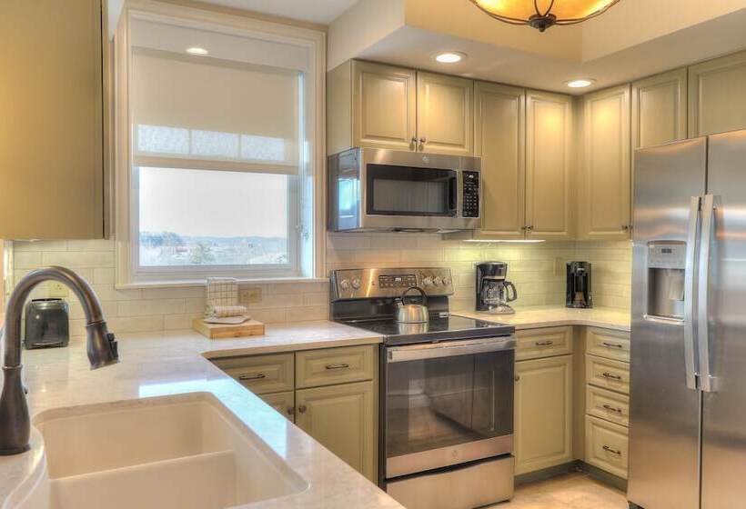 2 Bedrooms Apartment River View, Riverstone Condo Resort & Spa