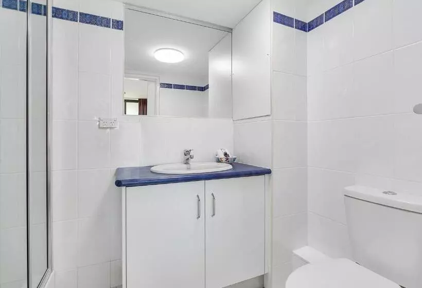 2 Bedroom Apartment with Views, Roydon Beachfront Apartments