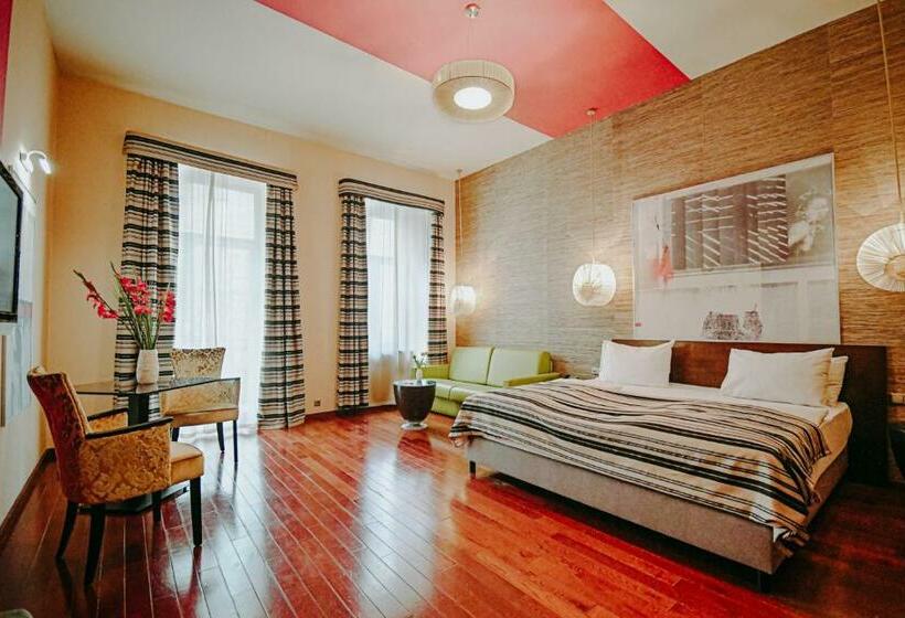 جناح, Soho Boutique