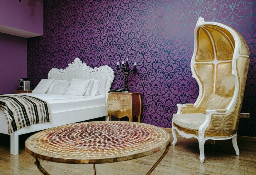 جناح, Soho Boutique