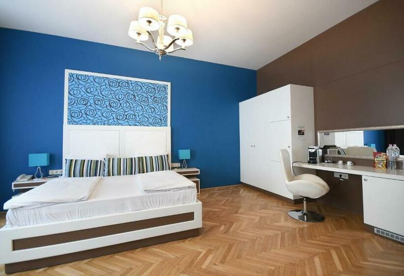 جناح, Soho Boutique