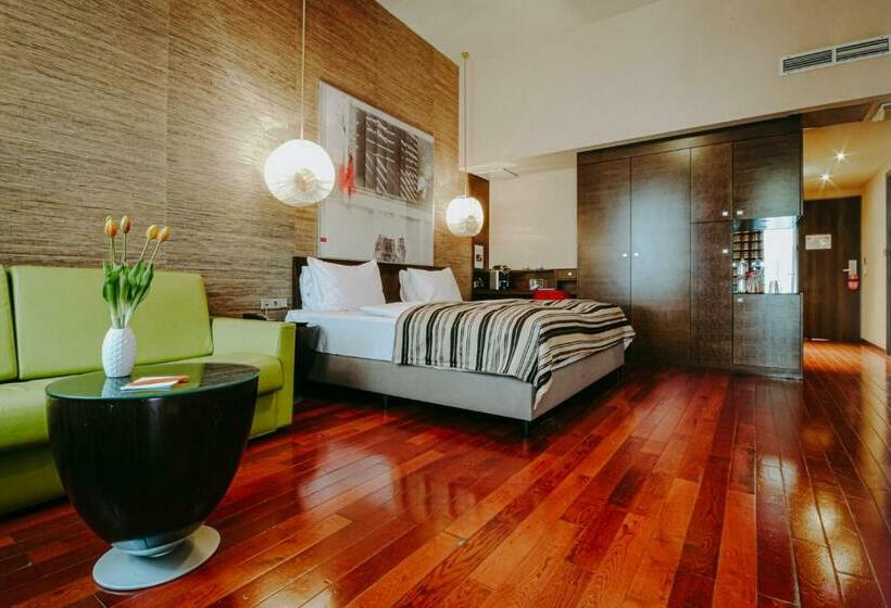 جناح, Soho Boutique