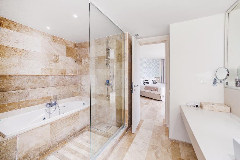 디럭스 스위트, Privilege Aluxes - Adults Only