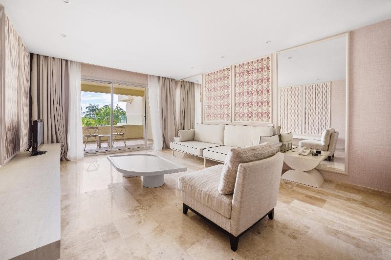 디럭스 스위트, Privilege Aluxes - Adults Only