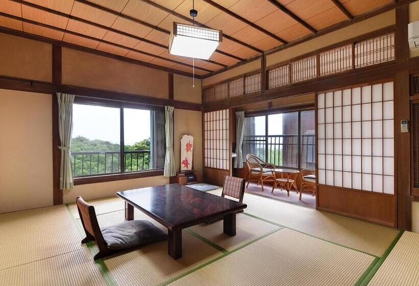 غرفة قياسية رباعية, Misaki Kanko