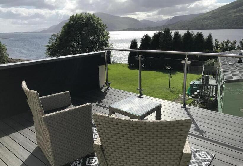 اتاق استاندارد با چشم‌انداز دریاچه, Campfield House