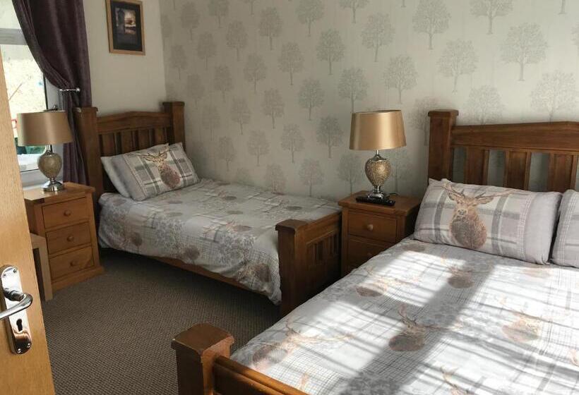 اتاق استاندارد سه نفره, Campfield House