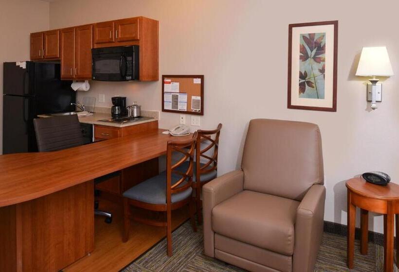 מיטת קינג בסוויטה, Candlewood Suites Boise   Towne Square, An Ihg