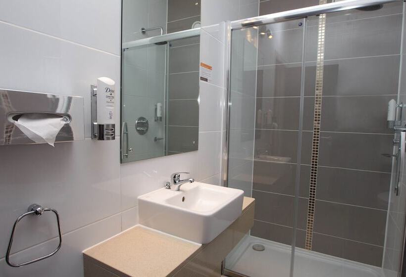 スタンダードルーム, Clayton Whites