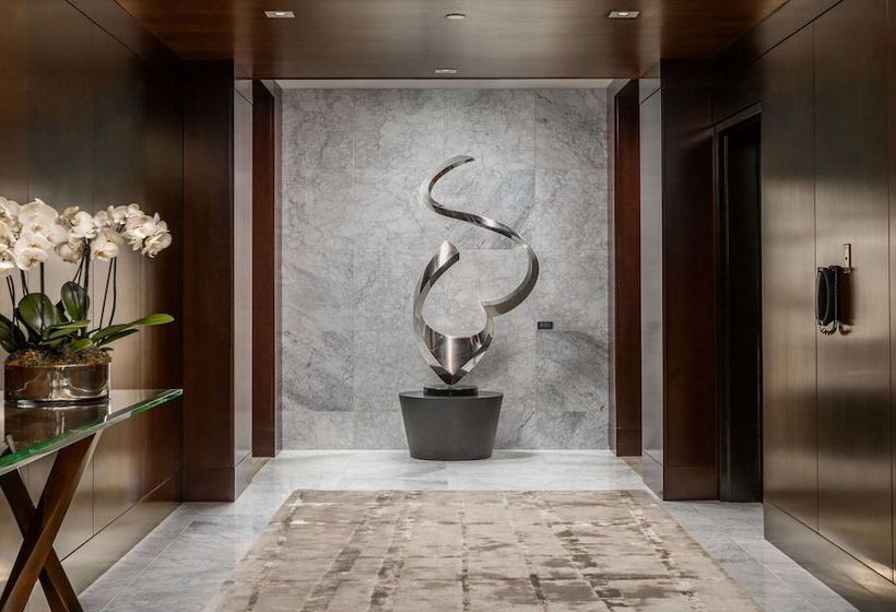 סוויטה, Conrad Indianapolis