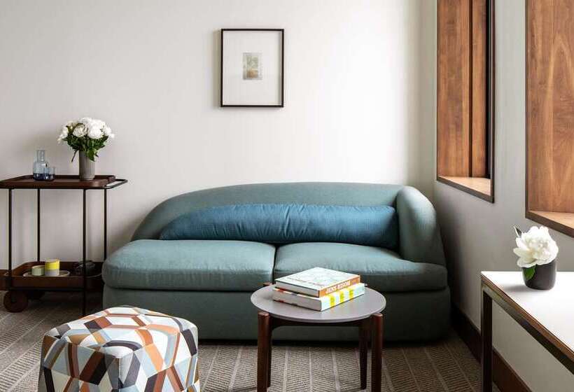 Quarto Deluxe Cama King, Conrad Indianapolis