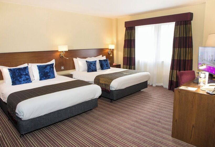 Номер Премиум, Crowne Plaza London Gatwick Airport, An Ihg