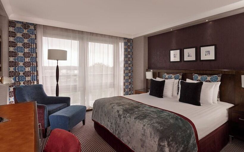 Номер Премиум, Crowne Plaza London Gatwick Airport, An Ihg