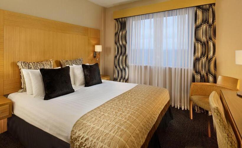 Номер Стандарт, Crowne Plaza London Gatwick Airport, An Ihg