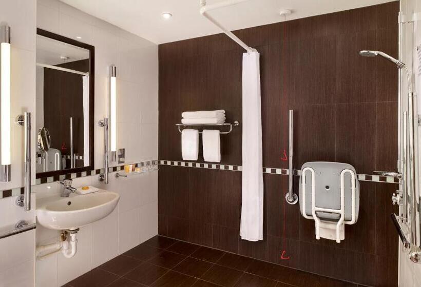 Номер Стандарт Адаптированный для Инвалидов, Crowne Plaza London Gatwick Airport, An Ihg