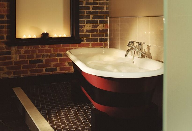 جناح جونيور, Malmaison Oxford