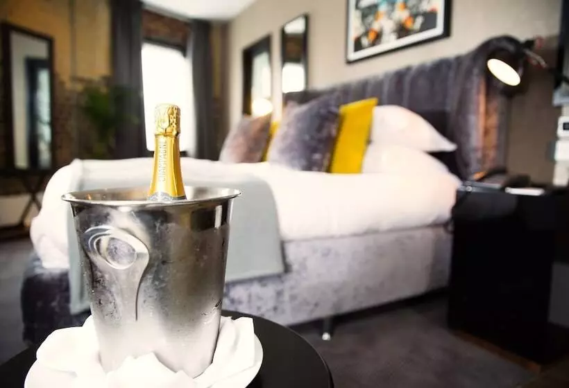 سوییت جونیور, Malmaison Oxford