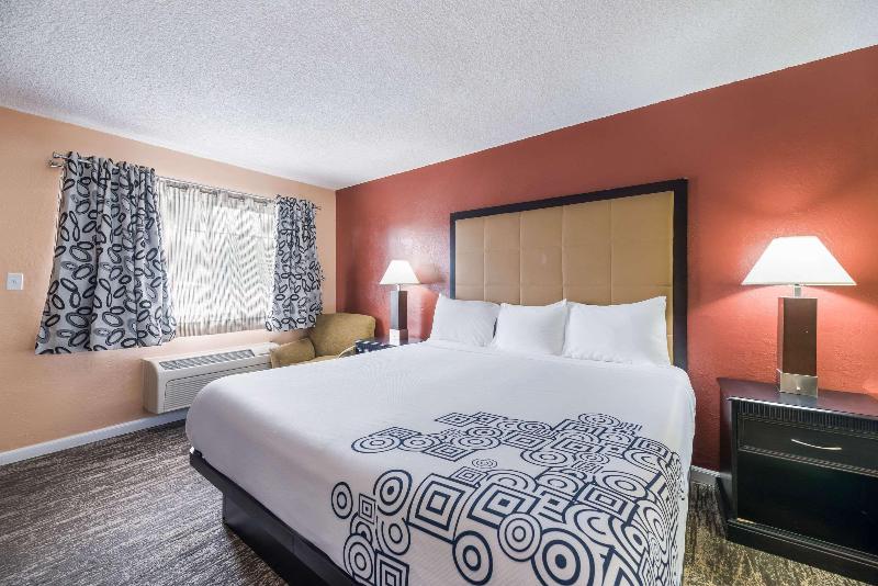 غرفة قياسية سرير كينج, Tiki Lodge Mchenry   Downtown Modesto