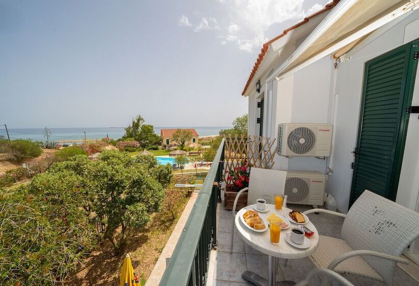 复式房间, Xi Village