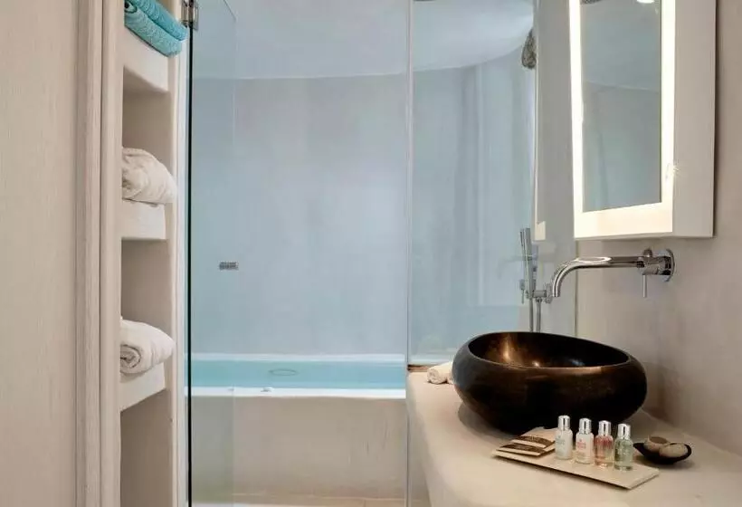 سوئیت با چشمانداز, Cosmopolitan Suites - Small Luxury Hotels Of The World