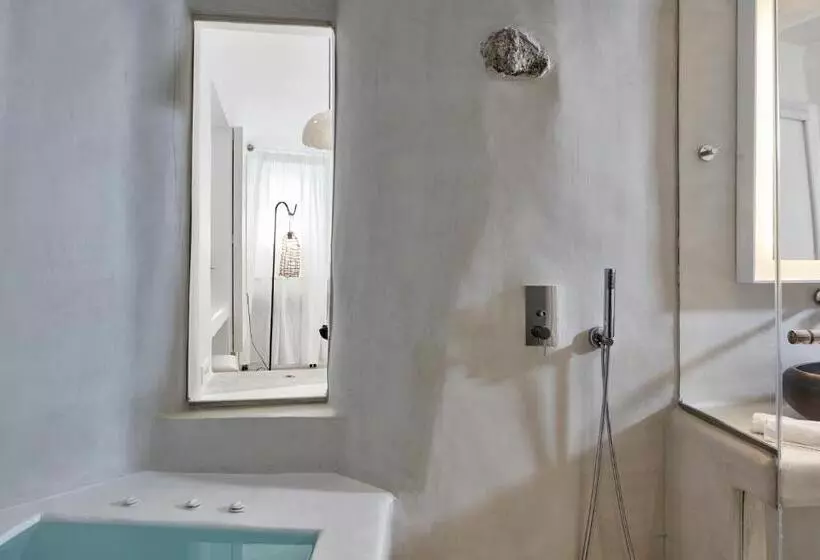 سوئیت با چشمانداز, Cosmopolitan Suites - Small Luxury Hotels Of The World