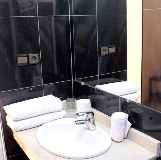 标准三人间, Al Bassatine