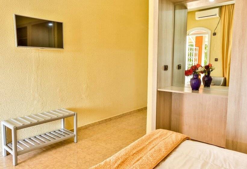 标准三人间, Al Bassatine