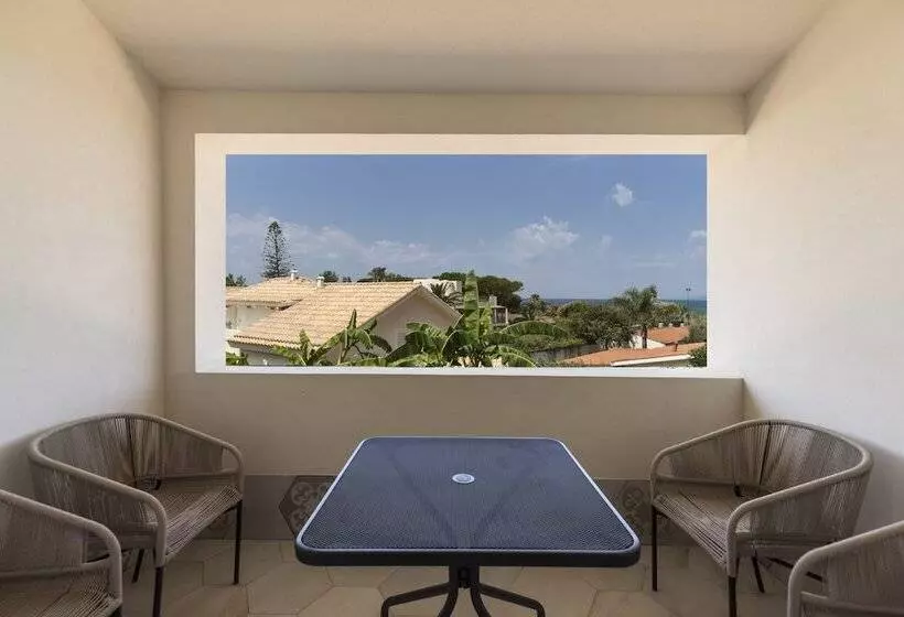 Perhehuone, Baia Del Sole Resort