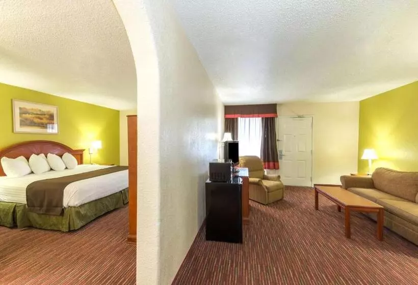デラックススタジオ, Baymont By Wyndham Louisville East