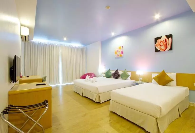 اتاق لوکس با چشمانداز استخر, Best Bella Pattaya