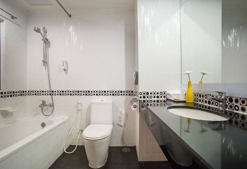 اتاق لوکس با چشم‌انداز دریا, Best Bella Pattaya