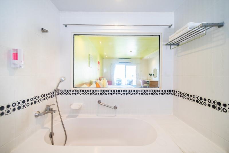 اتاق لوکس با چشم‌انداز استخر, Best Bella Pattaya