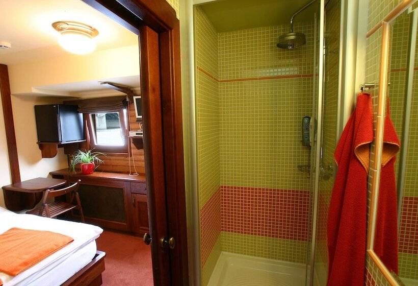 Standard Room River View, Boat Hotel Matylda