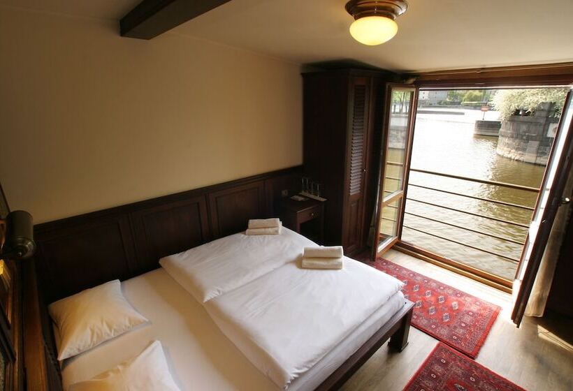 Superior Room River View, Boat Hotel Matylda