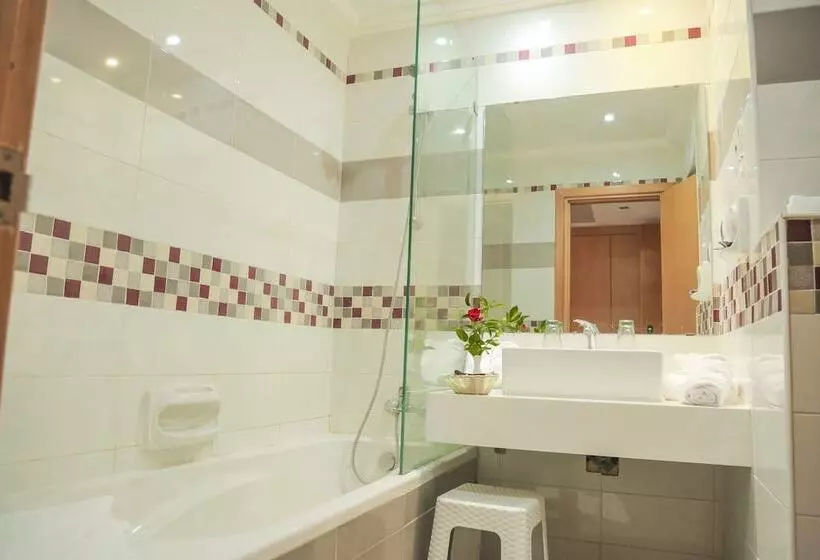 اتاق استاندارد سه نفره, Marabout Families and Couples Only
