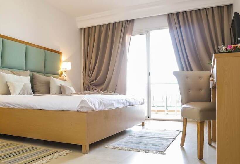 اتاق استاندارد سه نفره, Marabout Families And Couples Only