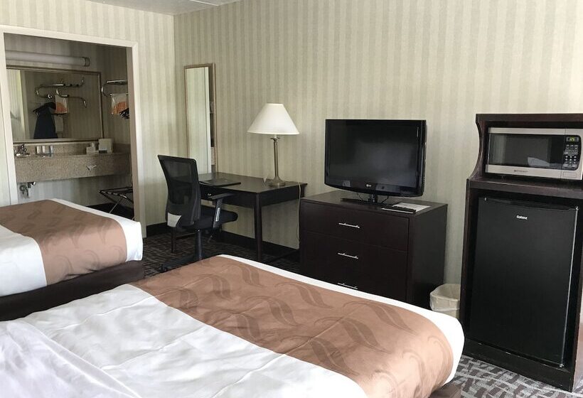 带2个双人床的标准工作室, Quality Inn Fredericksburg Near Historic Downtown
