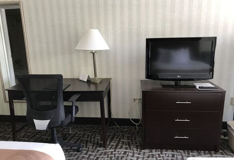 带2个双人床的标准工作室, Quality Inn Fredericksburg Near Historic Downtown