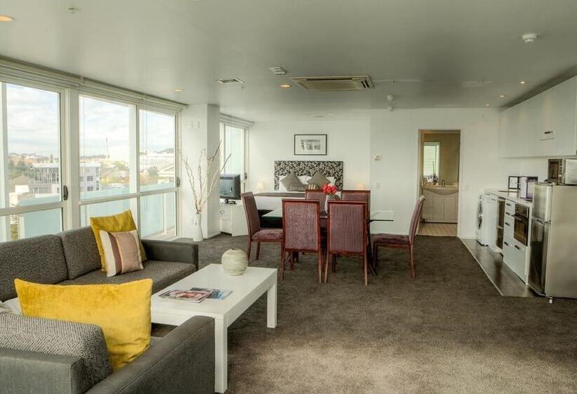 شقة دور أخير غرفة نوم واحدة, The Quadrant Hotel & Suites