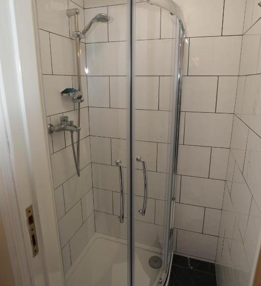 غرفة قياسية ثلاثية, Holland Inn