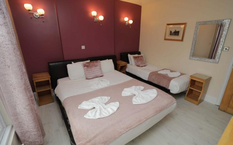 חדר סטנדרט לשלושה, Holland Inn