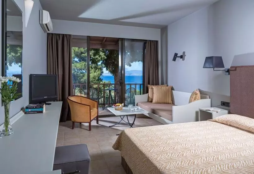 بانگلوی استاندارد با چشم‌انداز دریا, Aeolos Beach Resort